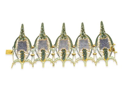 Art nouveau "Speedwell" rannekoru, n. 1900 (lasia, emalia ja kultaa) tekijältä Rene Jules Lalique