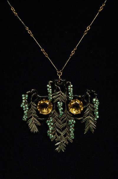 Art Nouveau: kaulakoru kultaa, topaasia ja emaleja. Atelier rene Lalique. 1900 Parma, yksityinen kokoelma tekijältä Rene Jules Lalique