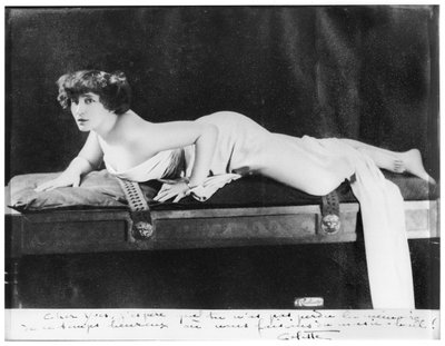 Colette (1873-1954) poseeraa, 1909 (katso myös 215403) tekijältä Reutlinger Studio