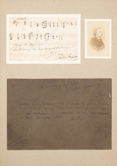 Nimikirjoitusmusiikkilainaus yhdistettynä Carte-de-visite-valokuvaan Wagnerista ja lähteen nuotilla tekijältä Richard Wagner