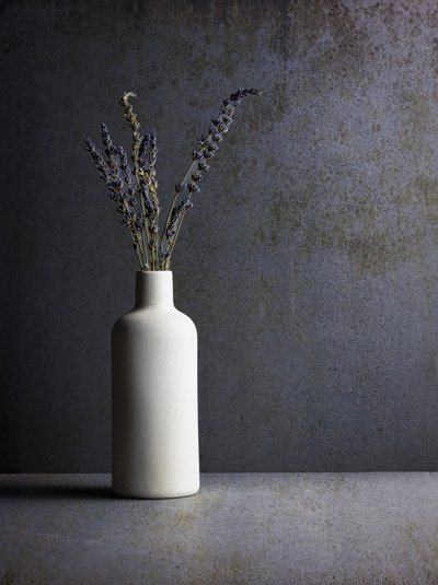 Minimalistinen laventeliasetelma tekijältä Rob Ryan