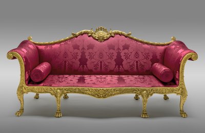 Dundas-sohva, tilattu 1764, valmistettu 1765 (kullattua mäntyä ja pyökkiä, myöhemmin silkkiverhoilu) tekijältä Robert Adam