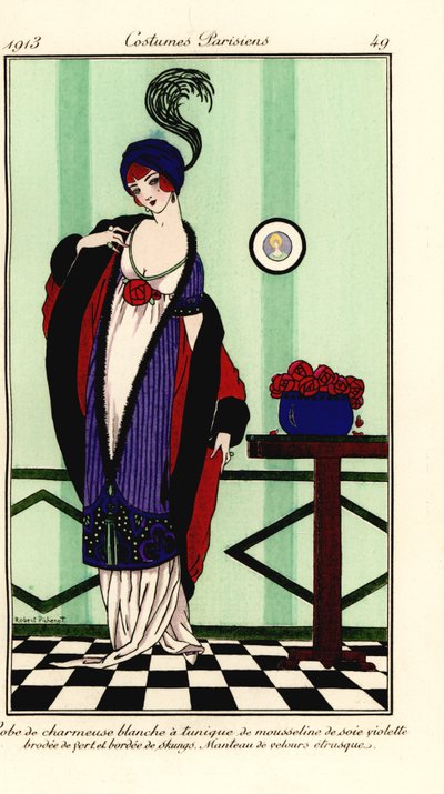 Nainen valkoisessa charmeuse-satiinipukussa, jossa violetti sifonkitunika, joka on koristeltu skunk-turkilla, viitta etruskien samettia. Valkoinen charmeuse-mekko, jossa violetti silkkimusliinitunika, brodeerattu vihreällä ja reunustettu skungeilla, etrusk tekijältä Robert Pichenot