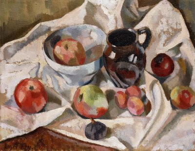 Asetelma omenoiden, luumujen ja kannun kanssa, 1919 tekijältä Roger Eliot Fry