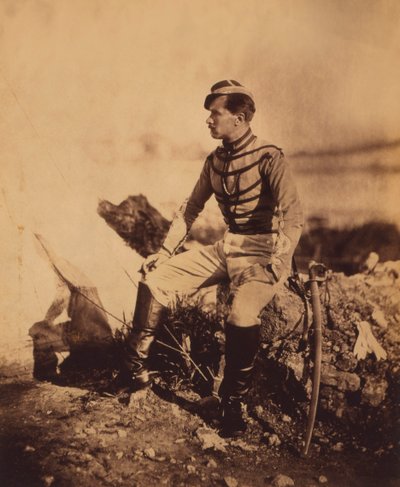 Kapteeni Thomas, kenraali Pierre Bosquetin avustaja, istuva täyspitkä muotokuva univormussa miekalla, Krimin sota, Krim, Ukraina tekijältä Roger Fenton