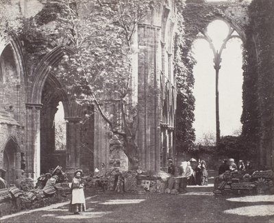 Sisätila: Tintern Abbey tekijältä Roger Fenton