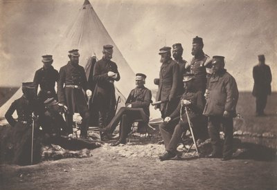 Kenraaliluutnantti Sir J. L. Pennefather ja esikunta, 1855. tekijältä Roger Fenton