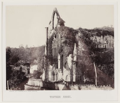 Tintern Abbey, n. 1857 (albumiprintti) tekijältä Roger Fenton