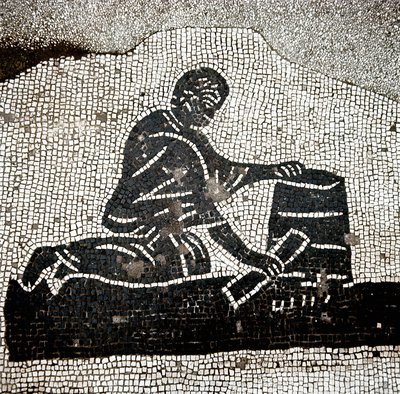 Työläinen täyttämässä vakautta (mosaiikki tekijältä Roman