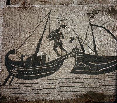 Muinainen Ostia (Ostia). Place des Corporations. Sabratha Seafarers Corporationin mosaiikki. Tavaran lastaus laivaan. tekijältä Roman