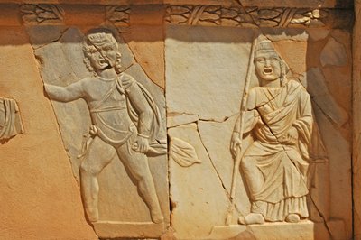 Bareljefit roomalaisen teatterin Prosceniumissa, Sabratha, Libya, 2. vuosisadalla jKr. tekijältä Roman