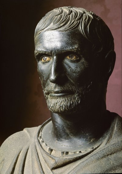 Brutuksen rintakuva (Bruto Capitolino) (Capitolin) - Pronssiveistos. 300 eKr., halkaisija 79 cm - Rooma, Musei Capitolini, Palazzo dei Conservatori, Sala dei Trionfi - Lucius Junius Brutuksen rintakuva, joka tunnetaan nimellä Capitoline Brutus - Pronssivei tekijältä Roman