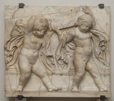 Fragmentti "Saturnuksen valtaistuimesta" (marmori) tekijältä Roman