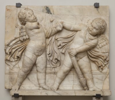 Fragmentti "Saturnuksen valtaistuimesta" (marmori) tekijältä Roman
