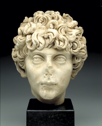 Roomalaisen nuoren pää, n. 140-170 jKr (marmori) tekijältä Roman