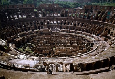 Sisäkuva Colisseelle, rakennettu 70-80 välillä (valokuvaus) tekijältä Roman