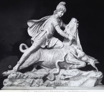 Mithras teurastaa härän, Mithraic-kultin esitys (marmori) tekijältä Roman