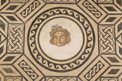 Medusan mosaiikki kristittyjen kuningasten Alcazarin mosaiikkisalissa (mosaiikki) tekijältä Roman