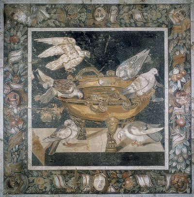 Mosaiikki Pompejista ja ryhmä kyyhkysiä labrumin reunalla. 3. vuosisadalla eaa tekijältä Roman