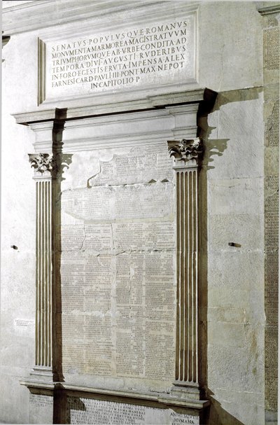 Voiton ja konsulipaaston plaketti. Keisari Augustuksen aika. 27 eKr.-14 jKr. Rooma, Musei Capitolini - Rooman keisari Augustuksen (27 eKr.-14 jKr) konsuli- ja voittofasti-kauden rekisterikilpi. Musei Capitolini, Rooma, Italia tekijältä Roman