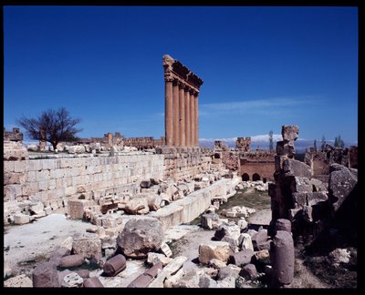 Jupiterin temppelin jäänteet tekijältä Roman