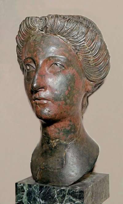 Roomalainen taide: pronssinen rintakuva naisesta, joka pukeutuu Antoninin valtakauden tyyliin (92-162 jKr.) Rooma, Museo della Civilta Romana tekijältä Roman
