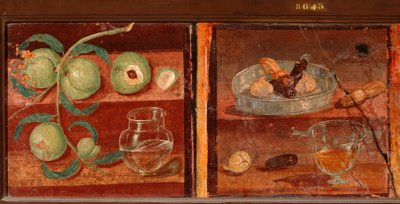 Roomalainen taide: "" Persikoiden ja kuivattujen hedelmien asetelma"" Roomalainen fresko Pompejista. 1. vuosisadalla eKr. - 1. vuosisadalla jKr. Säilytys Napolin kansallisessa arkeologisessa museossa. Italia tekijältä Roman