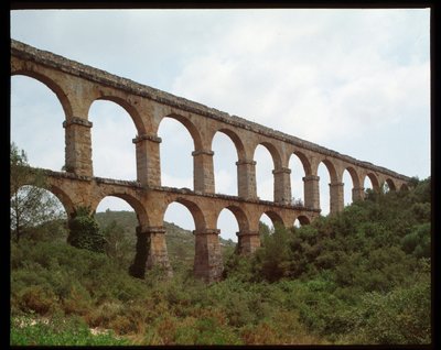 Roomalainen taide: näkymä Tarragonan akveduktille (Ferreresin tai Pont du Diablen akveduktille) 1. vuosisata, Espanja (Roomalainen taide: näkymä roomalaiselle akveduktille Pont de les Ferreres (Pont del Diable) Tarragona, Espanja) tekijältä Roman