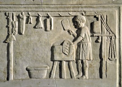 Roomalainen taide: "" lihakauppias kaupassaan"" Basreliefi, roomalainen sivilisaatio, 2. vuosisata jKr., Rooma, Museo della Civilta Romana - Teurastaja työskentelee liikkeessään - Kivireliefi, 2. vuosisadalla jKr. - Rooma, Museo della Civilta Romana tekijältä Roman
