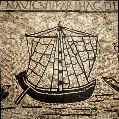 Roomalainen taide: rahtilaiva. Mosaiikki 3. vuosisadalta jKr. Ostia, Ostia, Piazzale delle Corporazioni. Italia - Roomalainen taide: laiva lastattu tavaralla. Lattian mosaiikki. 3. vuosisadalla eaa. Piazzale delle Corporazioni, Ostia, Italia tekijältä Roman