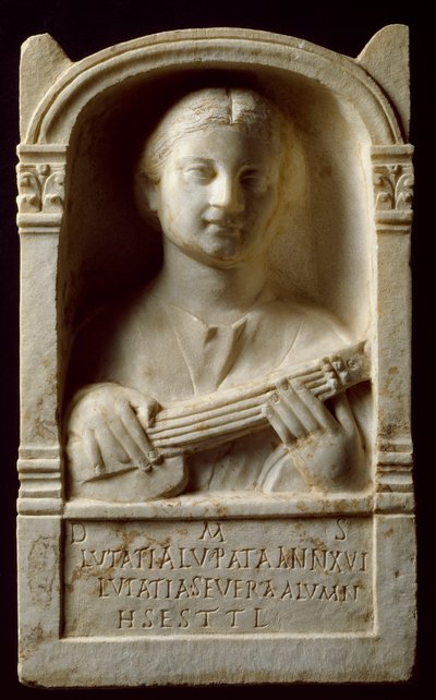 Roomalainen taide: "Lutatia Lupata" -nimisen naisen hautajaiset, joka kuoli 16-vuotiaana soittaessaan soittimia. 2. vuosisadalla jKr. National Museum of Roman Art, Merida, Espanja tekijältä Roman