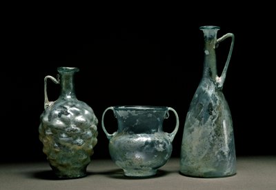 Roomalainen taide: lasipullot ja kannu. 1. ja 2. vuosisadalla jKr. Madridin roomalaisen taiteen kansallismuseo tekijältä Roman