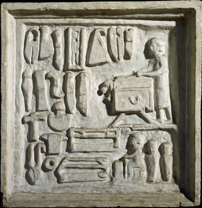 Roomalainen taide: "" rakennuksen tai työpajan sisustus erilaisilla työkaluilla"" Matala kohokuvio. 1. vuosisadalla jKr. Rooma, Museo della Civilta Romana tekijältä Roman