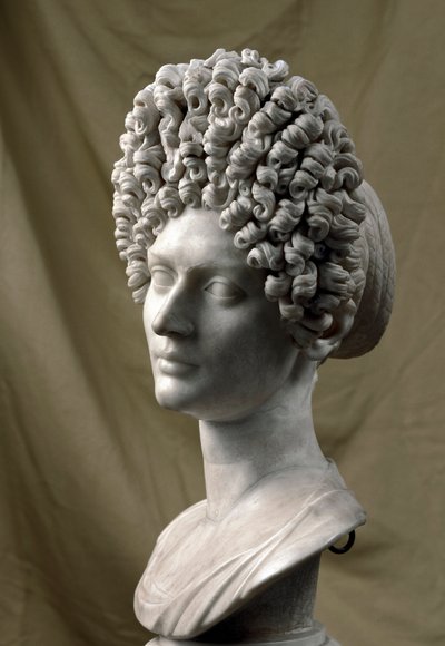 Roomalainen taide: naisen muotokuva Flaviuksen ajalta. 80-100 jKr. Marmori veistos. Himmeä. 38 cm. Rooma, Musei Capitolini tekijältä Roman
