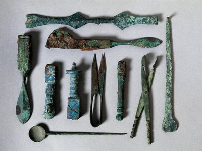 Roomalainen taide: sarja kirurgisia instrumentteja Pompejin Kirurgien talosta. 1. vuosisadalla eaa. Napoli, Museo Archeologico Nazionale tekijältä Roman