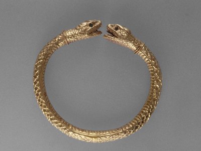 Käärmerannekoru, AD 1-100 (kultainen vihreillä lasisilmillä) tekijältä Roman