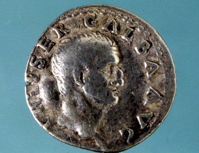 Hopeakolikko, jossa on Rooman keisari Galban (5 eKr. - 69 jKr.) JC kuva. Kokoelma Milanon medaglieresta. tekijältä Roman