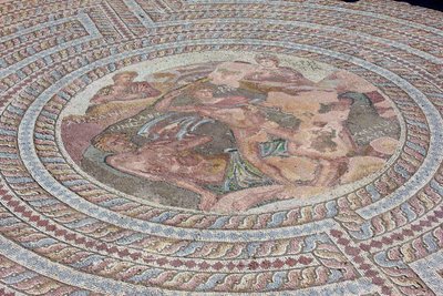 Theseus ja Minotauros, Theseuksen talo, Pafos, Kypros (mosaiikki) tekijältä Roman