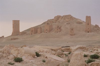Tornihaudat, mukaan lukien vuonna 83 jKr rakennettu Iamlikun tornihauta, hautojen laakso tekijältä Roman