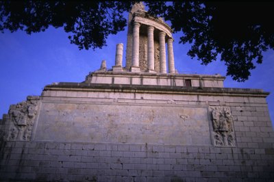 Augustuksen palkinto La Turbiessa. Roomalainen muistomerkki 1. vuosisadalta. tekijältä Roman