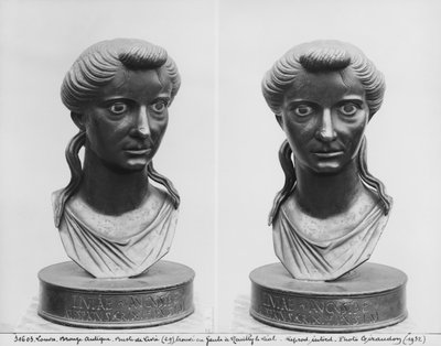 Kaksi näkymää Livian rintakuvasta (58 eKr.-29 jKr) (pronssi) tekijältä Roman