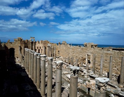 Näkymä tuomioistuimeksi rakennettu basilika, 3. vuosisadalla tekijältä Roman