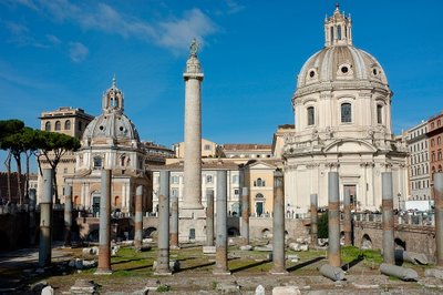 Näkymä foorumille ja Trajanuksen pylväälle tekijältä Roman