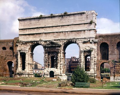 Näkymä Maggiore-portille (suur), tämä on kohta, jossa Clauden akvedukti päättyy 38 ap. JC., Rooma. tekijältä Roman