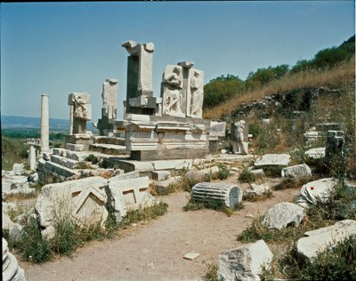 Näkymä Memmius-muistomerkille tekijältä Roman