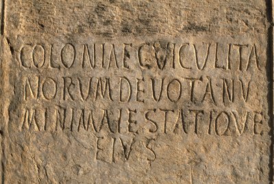 Latinalainen kaiverrus siirtokunnan nimellä Cuicul, korkea keisarillinen aika (27 eKr.-395 jKr.) tekijältä Roman Imperial Period