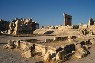Jupiter Heliopolitanuksen pyhäkkö, Suuri hovi, korkea keisarillinen aika (27 eKr.-395 jKr.) tekijältä Roman Imperial Period