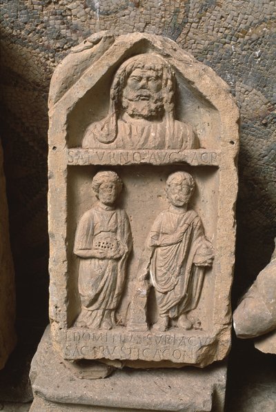 Saturnukselle omistettu muistopatsas, korkea keisarikausi (27 eKr.-395 jKr.). tekijältä Roman Imperial Period