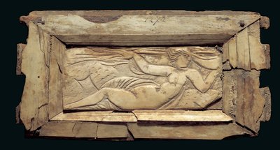 Kehystetty plakki, jossa naishahmo, Egyptistä, 3. vuosisadan lopusta 4. vuosisadan alkuun jKr. (luu) tekijältä Roman Period Egyptian