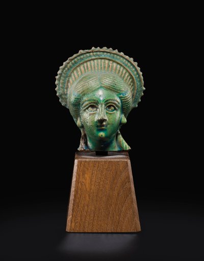 Isis-Aphroditen päällikkö, noin 1.–2. vuosisadalla jKr. (fajanssi) tekijältä Roman Period Egyptian